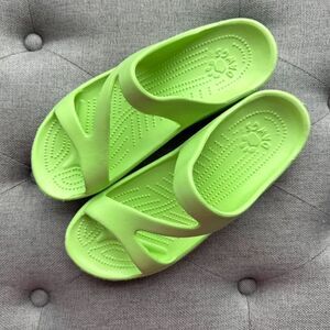 DAWGS Women’s Z Sandals Size 6 - Soft Lime New